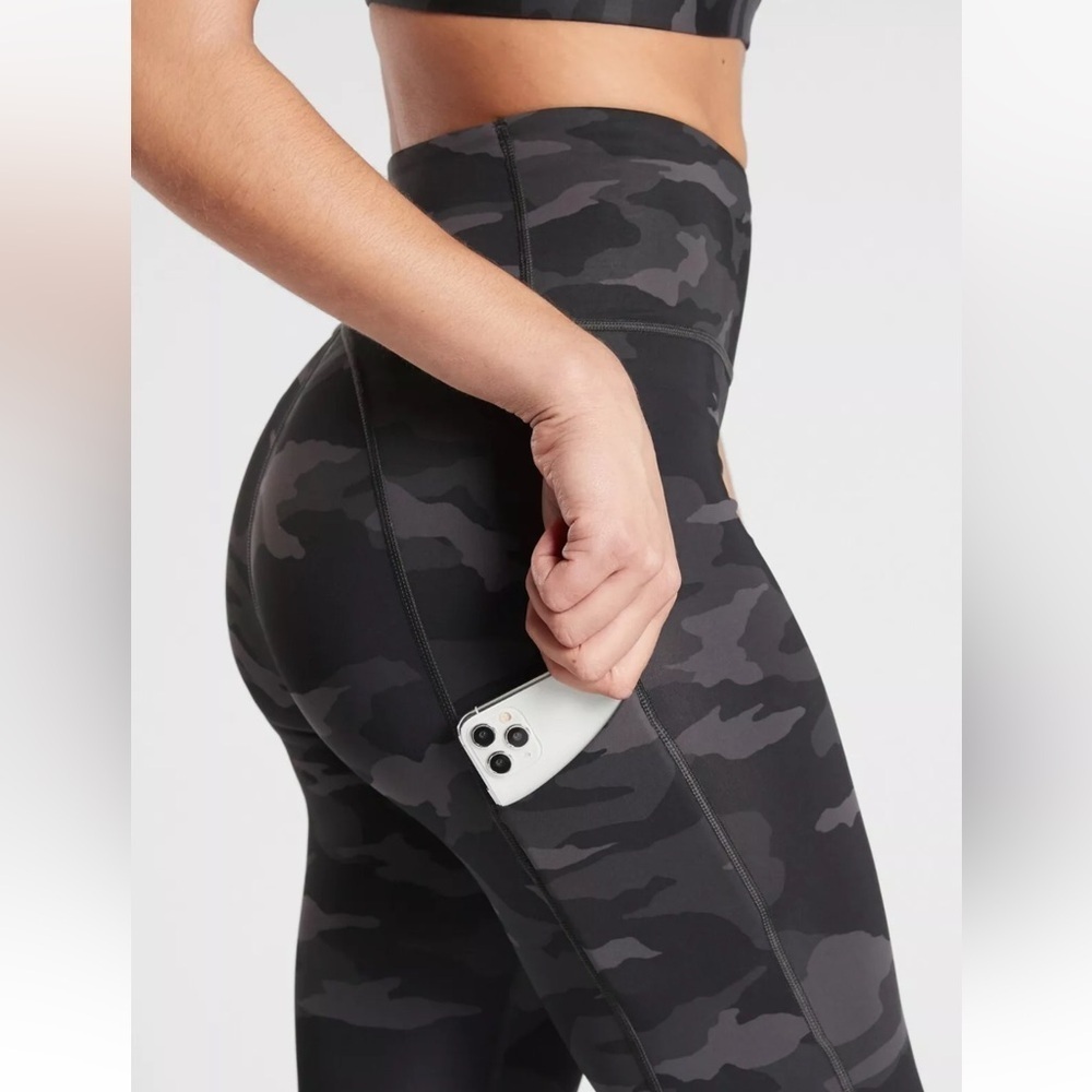Athleta Ultimate Stash Pocket Camo 7/8 Tight SuperSonic M Camouflage Leggings​​